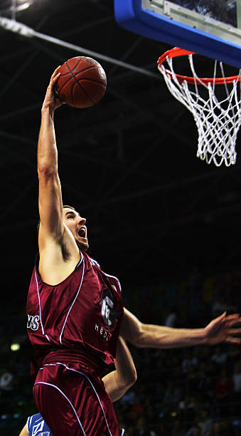 更是在过去 更是在过去