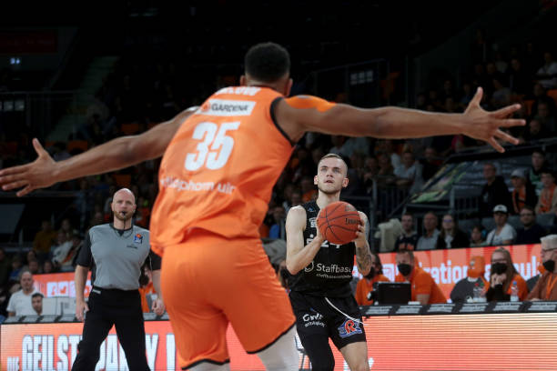 也是篮球文 也是篮球文